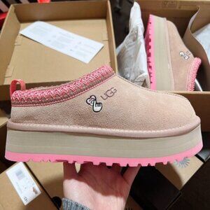 New in Box Women's UGG Tazz Love '25 Valentine's Day Slides